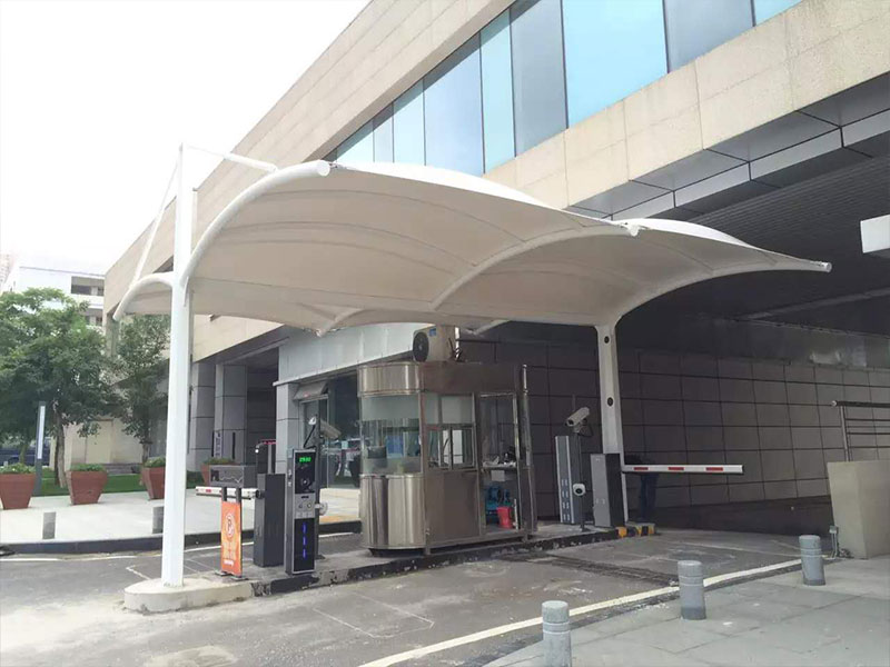 車庫(kù)入口膜結(jié)構(gòu)雨棚